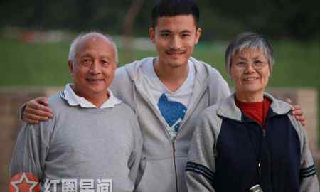 国徽设计者 耿乐背景显赫曾有耿六亿之称 国徽设计者耿乐爷爷张仃很低调