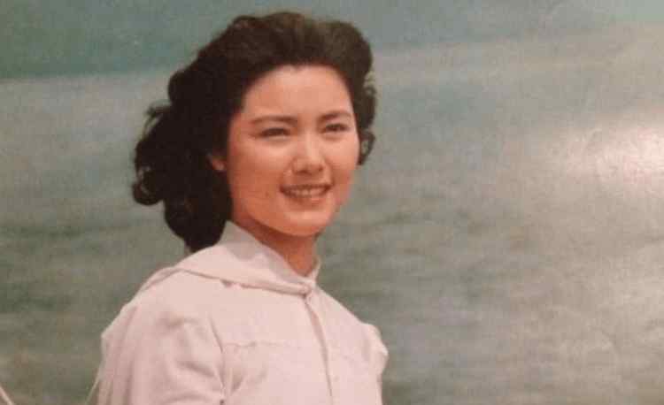 丛珊的丈夫 比刘晓庆还美，和小3岁老公是初恋，今64岁一张幸福脸，仍很美