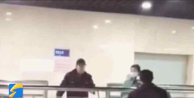 “我错了” 出租车司机自扇耳光 因害怕被投诉？相关工作人员回应