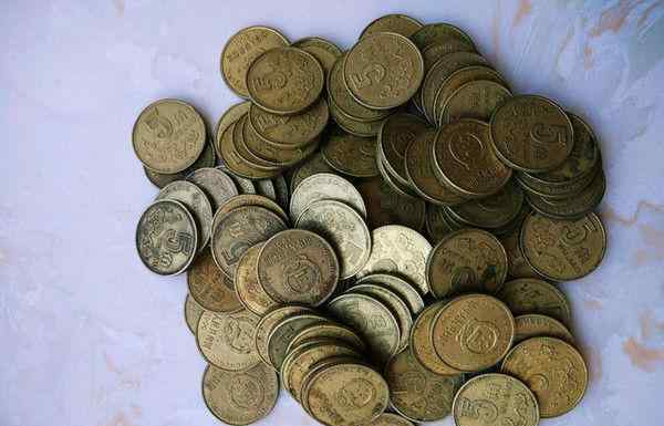 93年5角硬币10万 常见的5角硬币，这个年份涨了120倍以上，谁家里有？