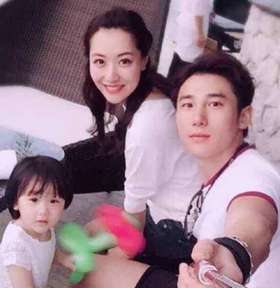 白冰结婚了吗 丁一白冰为什么离婚 白冰是什么时候结婚的