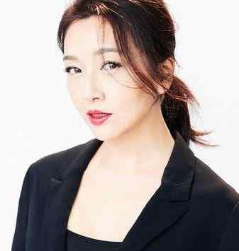 江珊现任丈 51岁江珊全家近照曝光，女儿比妈妈还美，老公居然是他