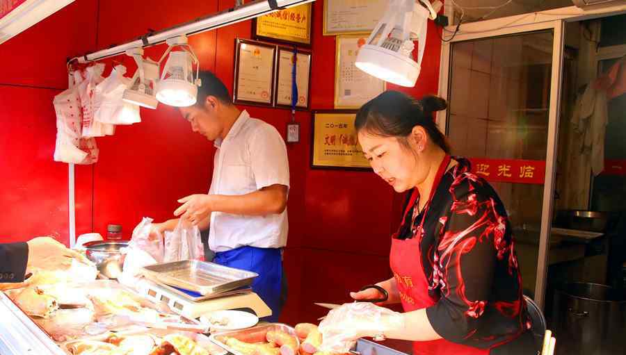 卤大肠 合肥中年女子卖卤大肠30年 日售200斤月营业额超30万