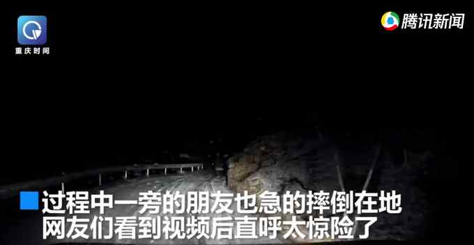 男子下车和朋友聊天车内女子突然大叫 记录仪拍下恐怖一幕