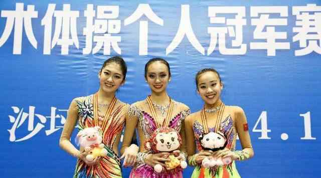 艺术体操美女 她是中国00后艺术体操美女，颜值高身材出众，身高170却只有90斤