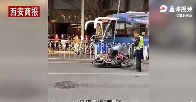 嚣张！广州一男子市区骑摩托被拦暴打交警 事件正进一步调查