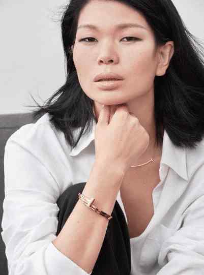 吕燕儿子 有种“反差”叫吕燕的儿子，本以为他长相平平，结果帅成混血王子！