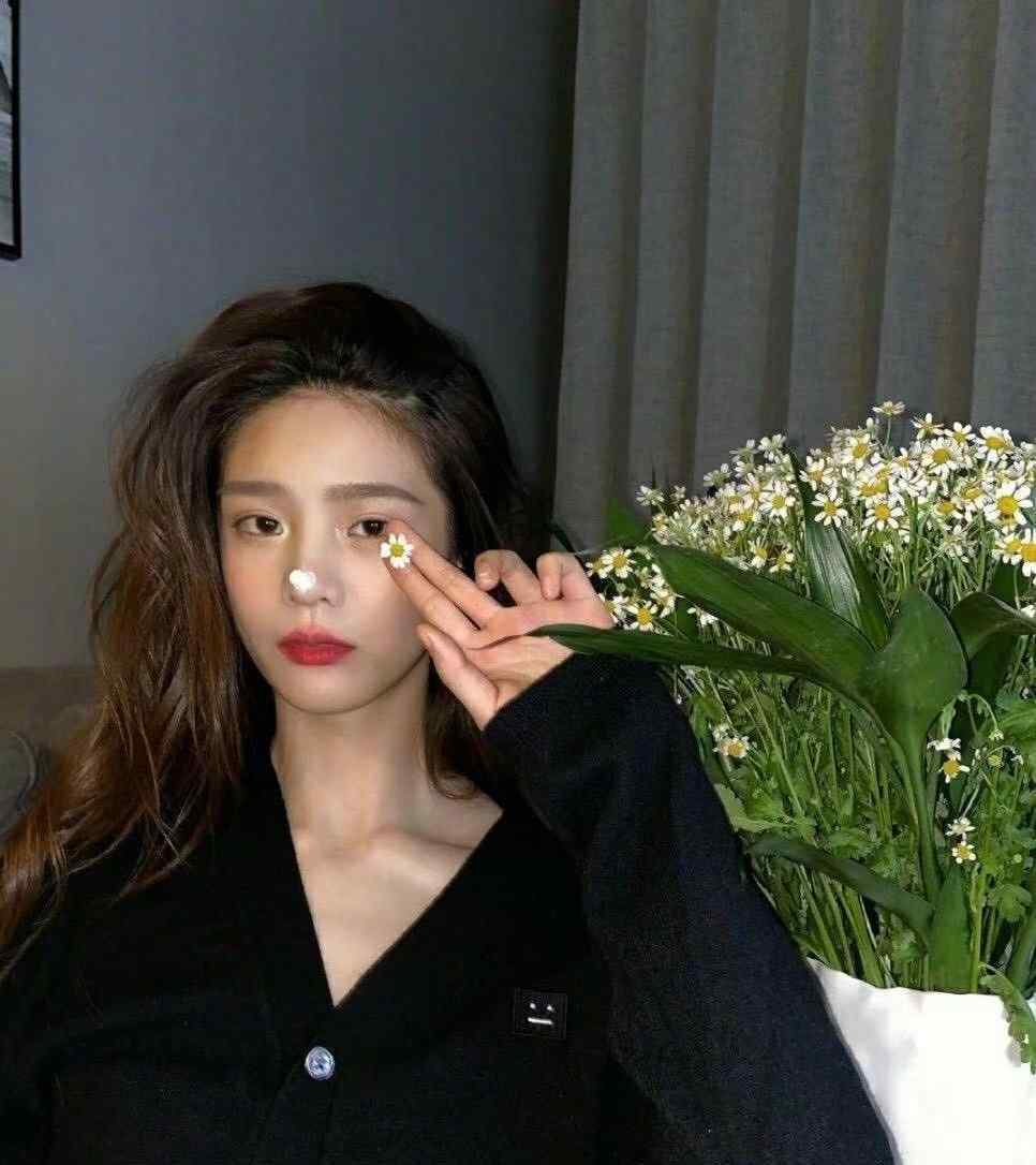 焉栩嘉女朋友 炒作？焉栩嘉女友不小心暴露了真实身份，如今已被公司开除