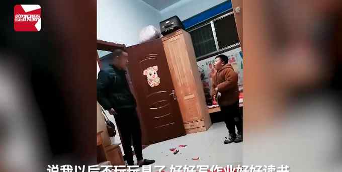 儿子放假不写作业只想玩 父亲拿锤子现场砸奥特曼玩具