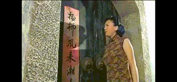 傅文佩开门 记得《情深深雨濛濛》年轻时的傅文佩吗？46岁身材真绝！文章配图