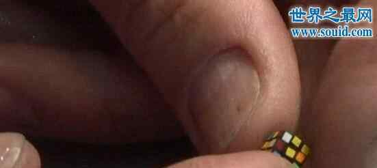 世界魔方排名 世界上最小的魔方，要用镊子和放大镜来拼才行