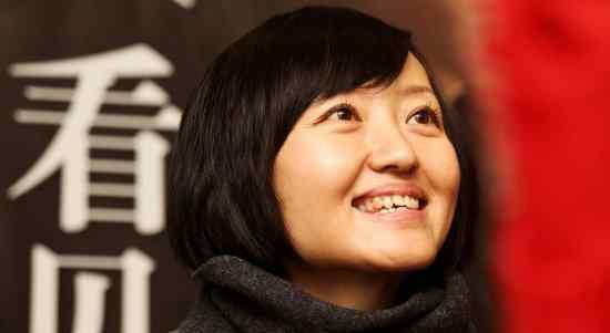 柴静的女儿 柴静罕见亮相，面庞清瘦，女儿已经6岁，依偎在母亲肩头乖巧可爱