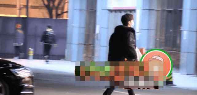 范美熙 邢邵林新恋情内幕，浴袍女为北电学生，酒店电梯内亲热
