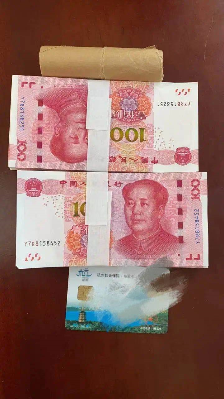 备了2万元现金包红包！杭州妈妈让女儿带回家 一个电话让她懵了