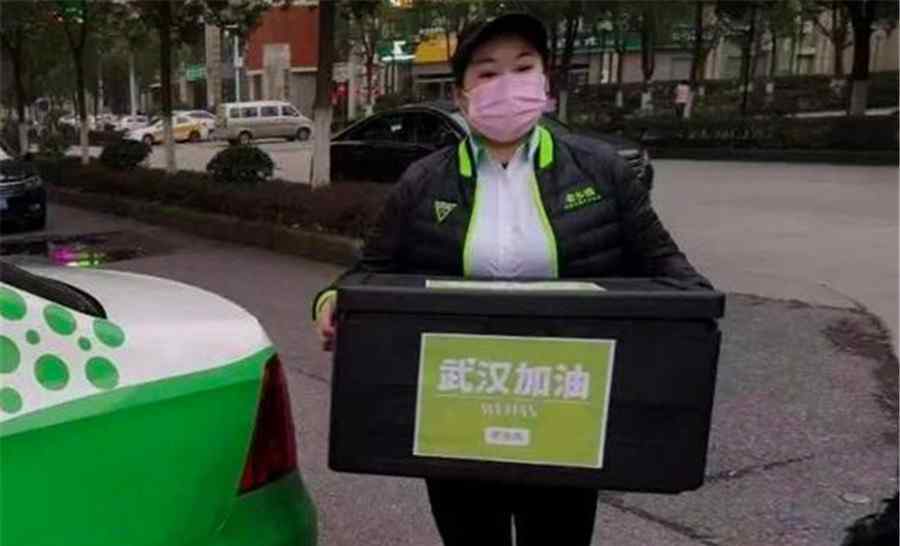 束从轩 一夜之间 老乡鸡束从轩成为了“别人家的老板”