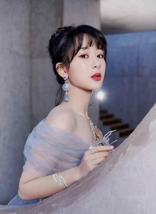 杨紫性感 28岁杨紫，性感起来无人能敌，满满的成熟女人味！