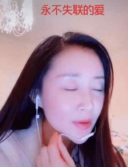 舒畅近照 舒畅近照被调侃满脸硅胶感，童年时期惊艳众人，自称3年没戏拍