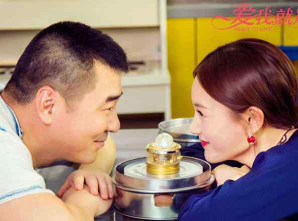 爱就在一起 爱我就别想太多李洪海最后是和谁在一起了 他喜欢谁