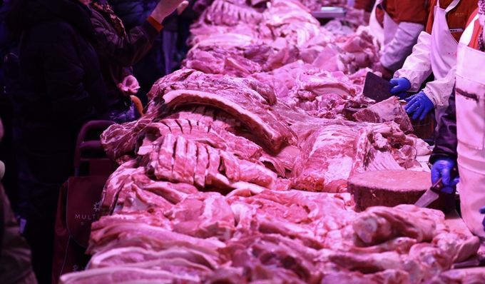 春节前9批中央储备冻猪肉投放市场 将满足群众消费需要