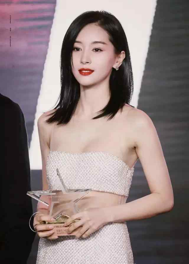 周迅实际身高 王子文硬是把一米五的身高演出一米八的气场，周迅2.0版又妖又灵！