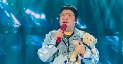 韩红减肥照片 韩红减重成功！身材撑不起黑色西服，网友直呼认不出文章配图