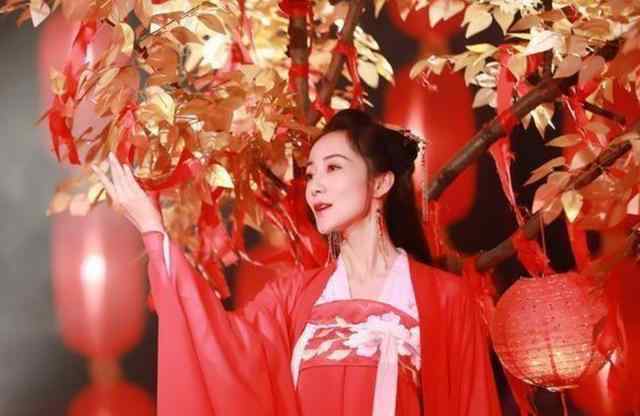韩雪的身世 韩雪当年隐瞒身份去相亲，结果无人留灯，揭下面具后全场愣住了