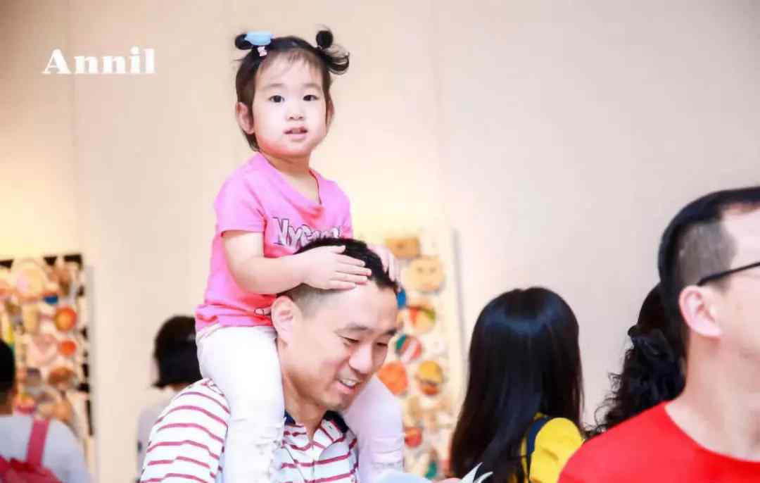 亲子装专卖 亲子装销量暴增！童装实体店该如何调整？亲子装未来的发力点竟是...