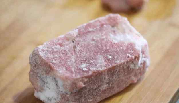 肉解冻后还能再冷冻吗 猪肉可以冷冻多久？不懂快看看，超过这个时间就扔了吧，不好吃了