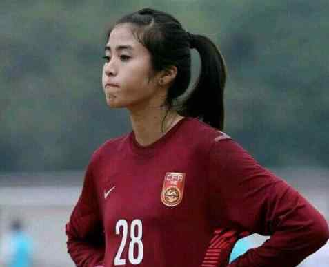 中国女足队员 她曾是女足队员里的女神，身姿傲人走红网络，今29岁已被弃用
