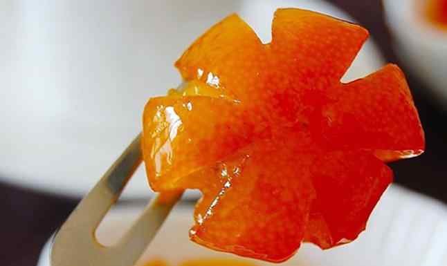 早上口臭 为什么早上口臭明显，自己却闻不到？喝3种水，缓解口臭