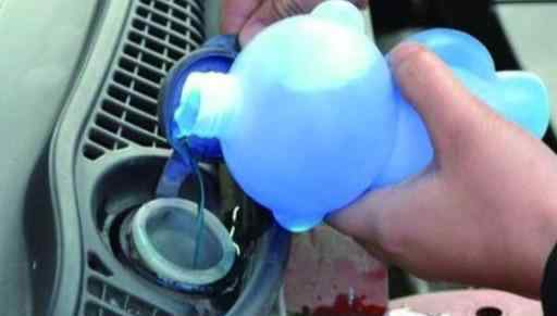 汽车玻璃水制作方法 汽车玻璃水用完了自己可以加吗？来听听老司机怎么说吧
