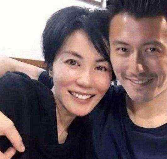 谢霆锋二儿子 谢霆锋叫李嫣做女儿，二儿子说了一句话，谢贤听了想哭