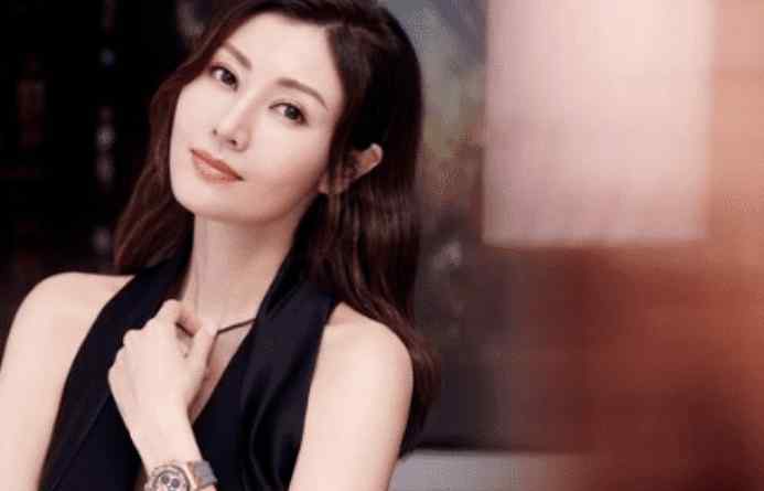 李嘉欣年轻时最美图片 看完李嘉欣初中时照片 才知道她凭什么泡遍香港富豪圈？