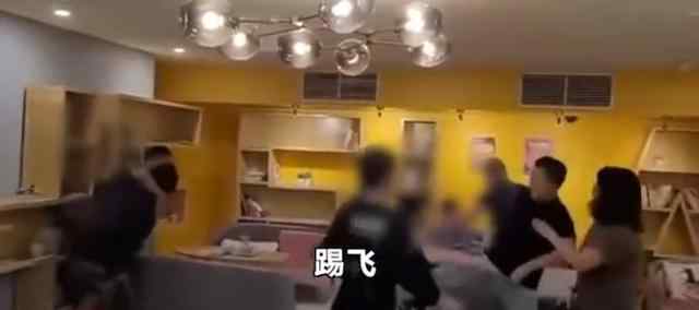 在澳中国女留学生讨薪不成反遭掌掴踢飞 施暴者连夜逃窜后被捕 登上网络热搜了！