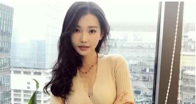 许晴狂 被王晶发掘时才读大二，拍3部电影狂捞26亿，今成“最美晶女郎”！