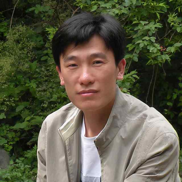 行书和楷书的区别 以楷书名世的荆霄鹏和李淼，二人相比较，谁的行书更胜一筹？