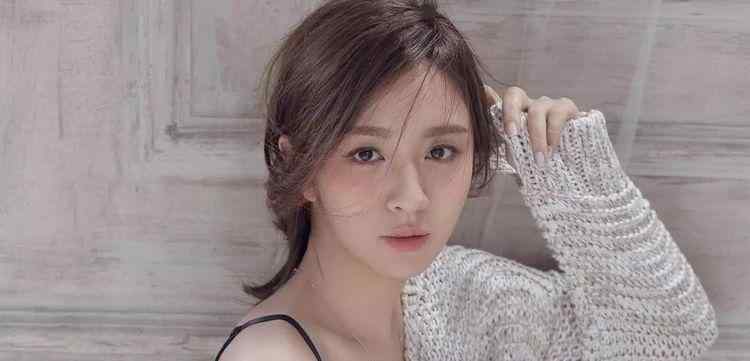 张嘉译吻戏 胡歌被她亲到吐，张嘉译的嘴吻到肿，人送外号“吻戏女王”文章配图