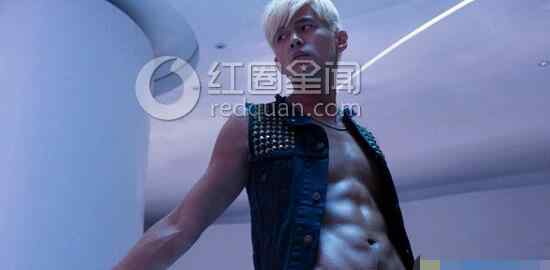 明星腹肌 明星有哪些是肌肉男 周杰伦的腹肌怎么练的