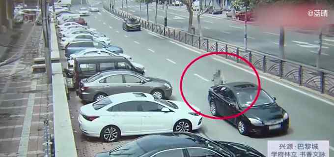 挪车晚了十几分钟 老人报复划车？附近邻居：这是固定车位