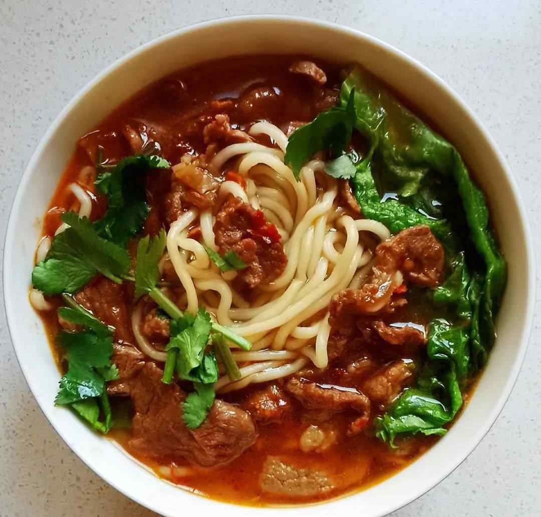 羊肉汤面 羊肉汤面：汤鲜肉嫩面劲道，保证你连汤也不剩