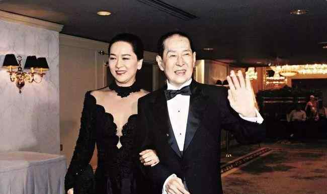 三代五女共侍一夫 三女共侍一夫，每晚轮流，婚姻制度会消亡？最担心的事情正在发生...