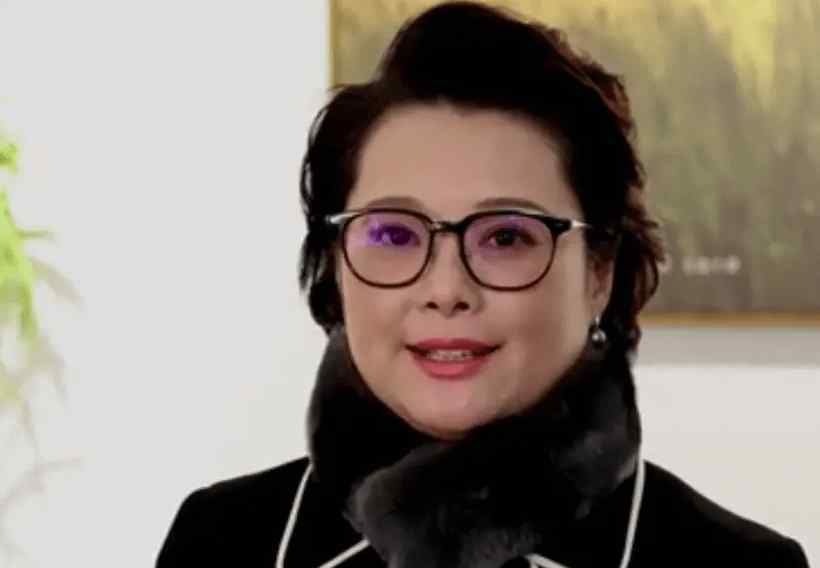 袁莉结婚 47岁袁立近照臃肿，弃豪门3婚嫁穷诗人，坦言老外不如中国男人