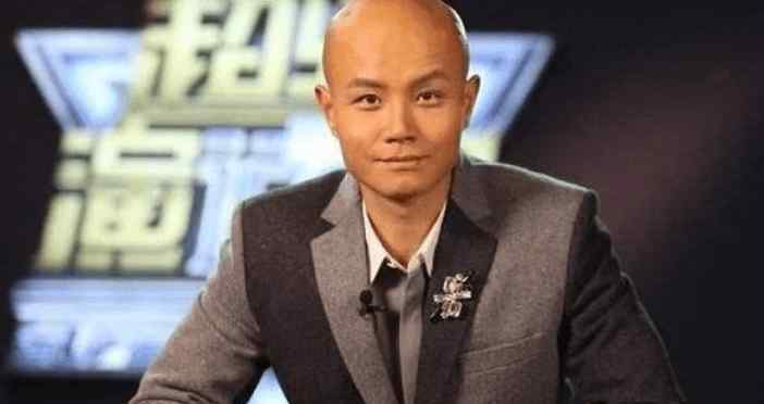 乐嘉现状 从金牌主持人到街头卖力商演，乐嘉当初多嚣张，现状就有多惨