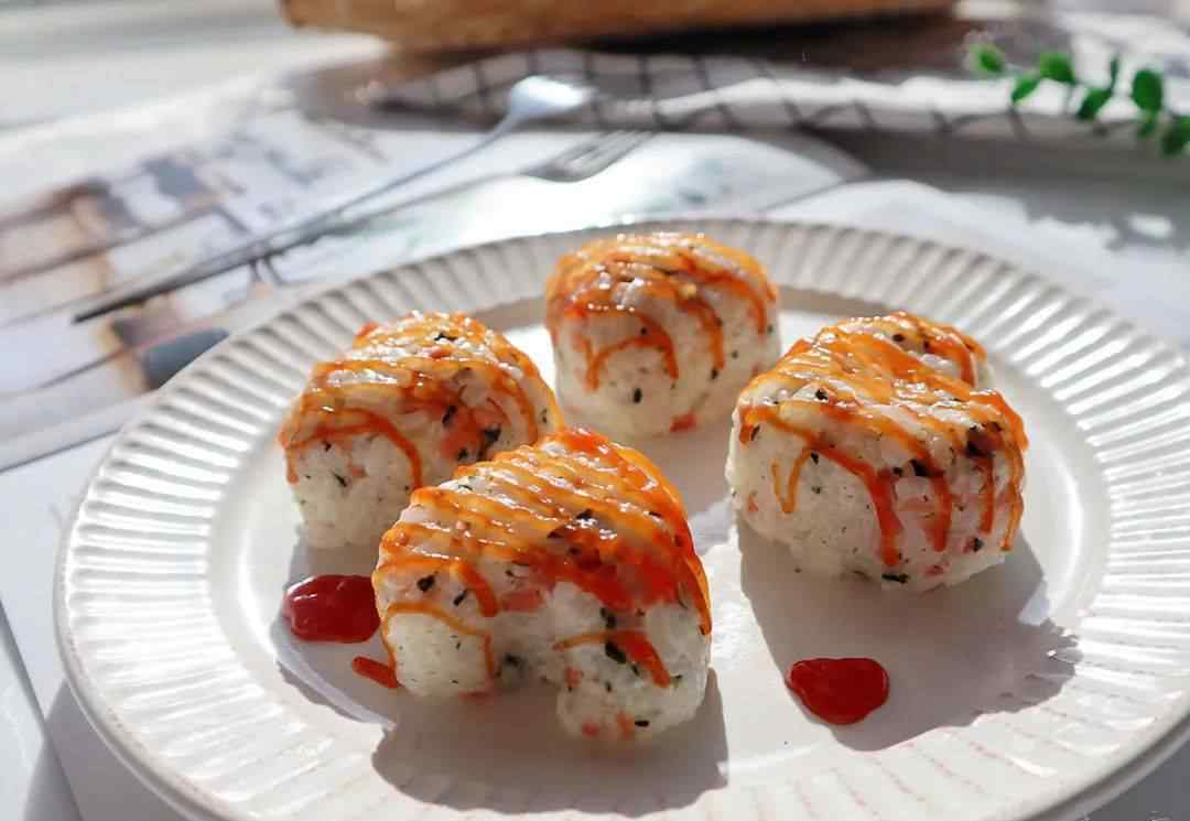 剩米饭的做法大全 海苔火腿饭团：剩米饭的神仙吃法，好吃好玩