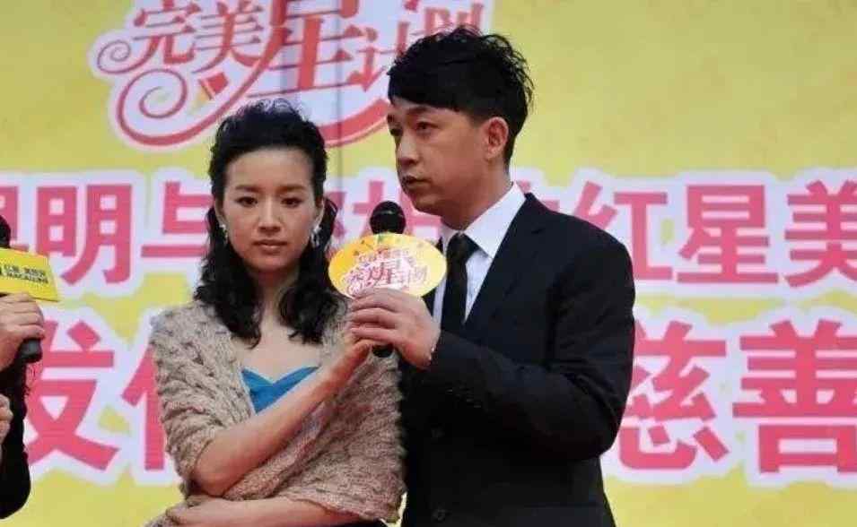 潘粤明董洁离婚 董洁离婚前就老得快，10年前跟潘粤明合照显老显苦相，潘很帅气