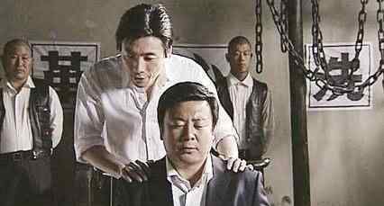 潜伏的演员是逃犯 他因出演《潜伏》大火，却是在逃13年通缉犯，太出名被认出抓获！