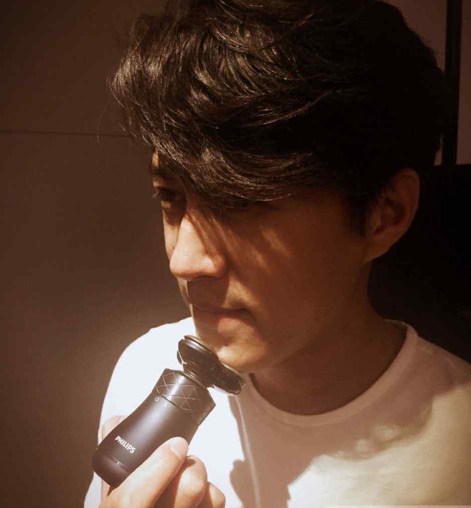 靳东老婆李佳二胎是男是女 靳东老婆疑怀二胎 李佳此前生有一子如今2岁