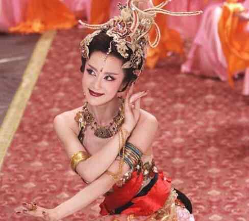 李依晓妲己 4个版本的“妲己”，前三位靠化妆，只有她才是真的媚到骨子里！