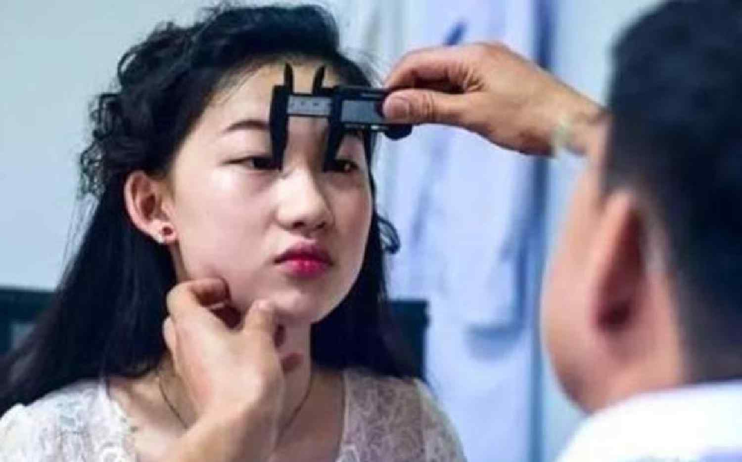 刘亦菲整容前后照片 19岁女孩花百万按照刘亦菲整容，梦想破灭后，她的现状如何
