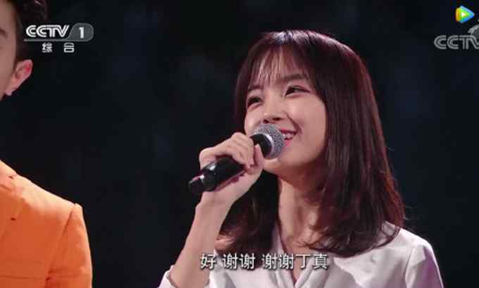 王冰冰连线采访丁真 网友直呼神仙互动：突然不知道该羡慕谁了！